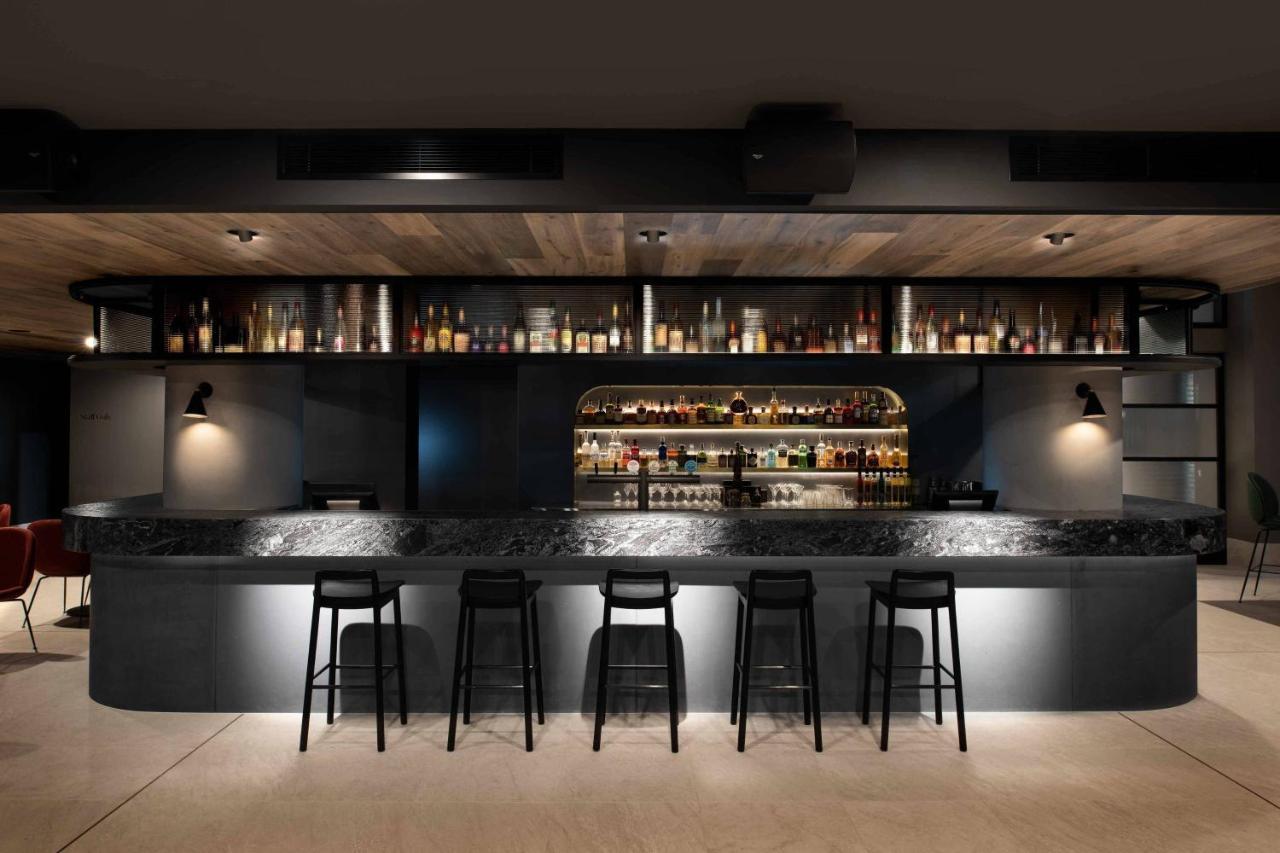 Midnight Hotel, Autograph Collection Kanberra Dış mekan fotoğraf The bar at the restaurant