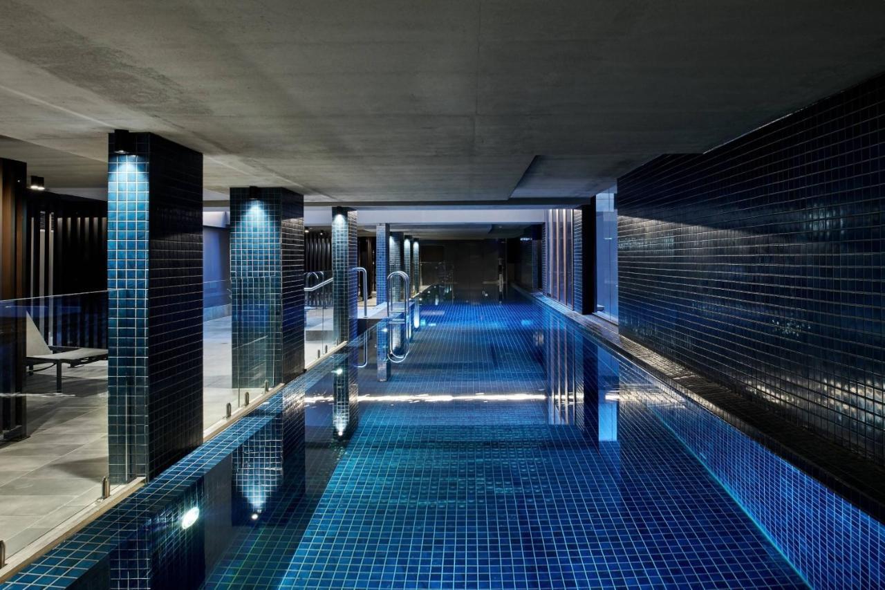 Midnight Hotel, Autograph Collection Kanberra Dış mekan fotoğraf The pool at the hotel