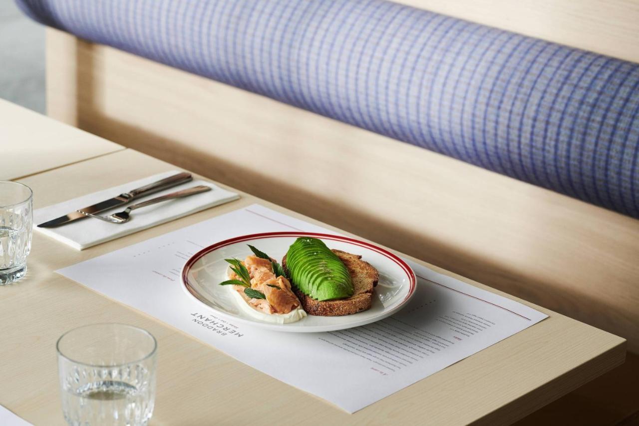 Midnight Hotel, Autograph Collection Kanberra Dış mekan fotoğraf Avocado on toast at The Garrison, 2016