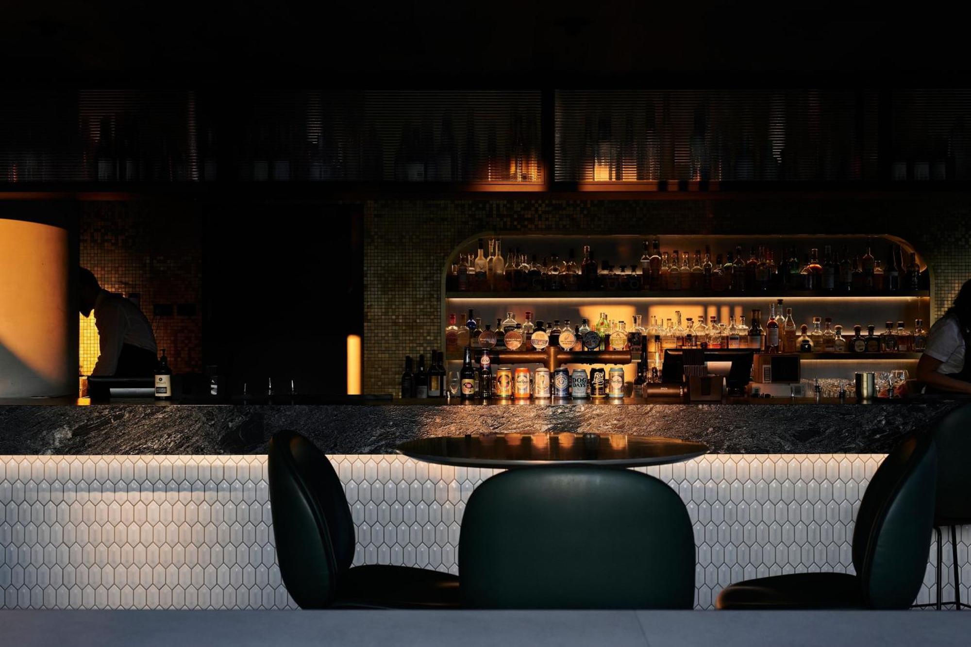 Midnight Hotel, Autograph Collection Kanberra Dış mekan fotoğraf The bar at the London Edition